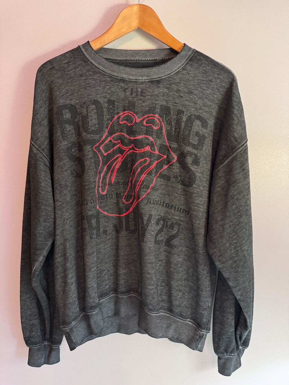 The Rolling Stones Sacramento July 22 Crewneck Sweatshirt Gray Red Tongue Size M